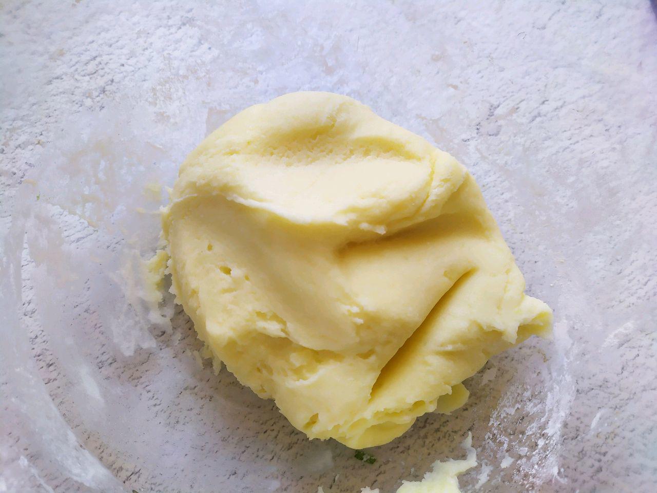 khoai tay cat ra nau canh xua roi, dem vien tron the nay roi che bien moi sang - 5