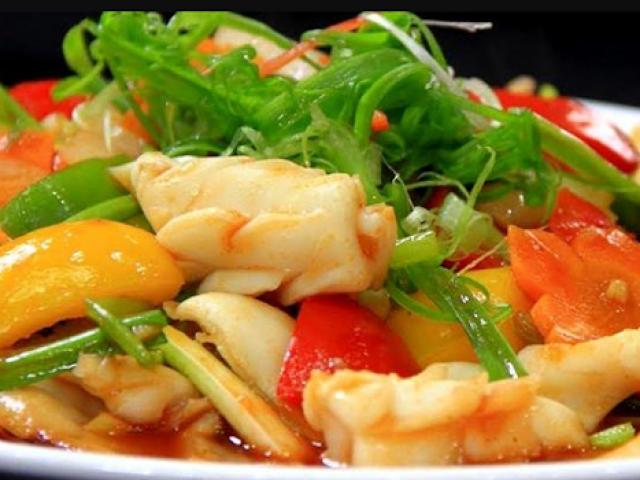 Mực xào chua ngọt ngon mà cách làm đơn giản cả nhà ai cũng thích