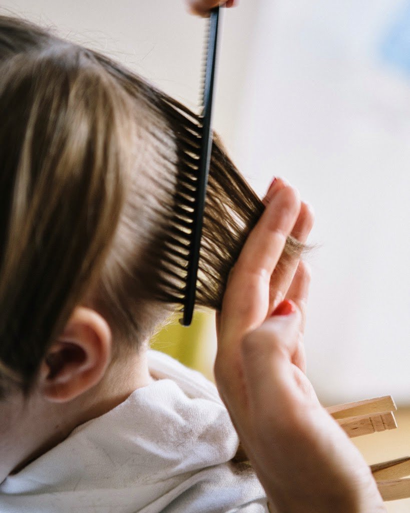 Cách cắt tóc tại nhà cho bé trai bằng kéo và tông đơ, vài phút là đẹp như soái ca - 8