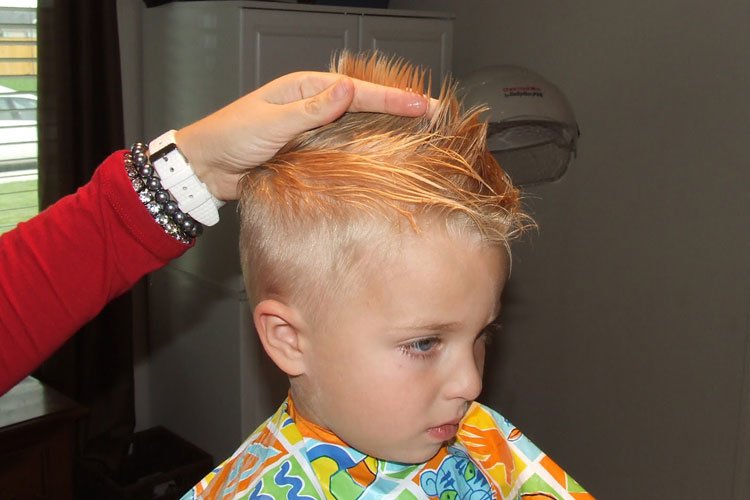 Cách cắt tóc tại nhà cho bé trai bằng kéo và tông đơ, vài phút là đẹp như soái ca - 6