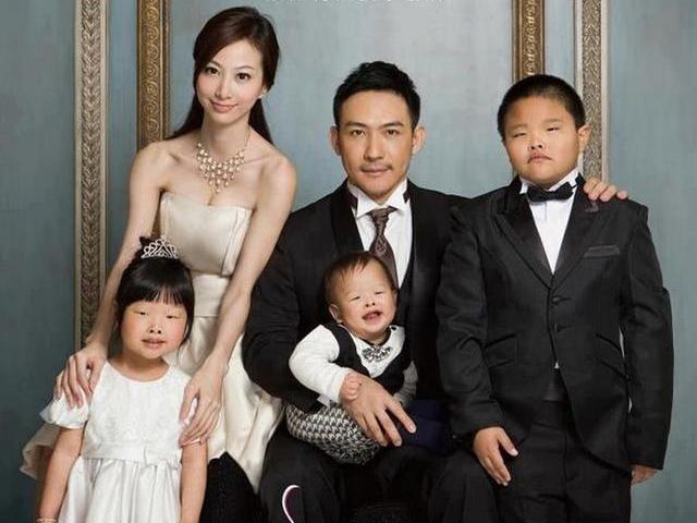Cô gái trong bức ảnh bố mẹ tiên con cú từng làm mưa làm gió trên MXH giờ ra sao?