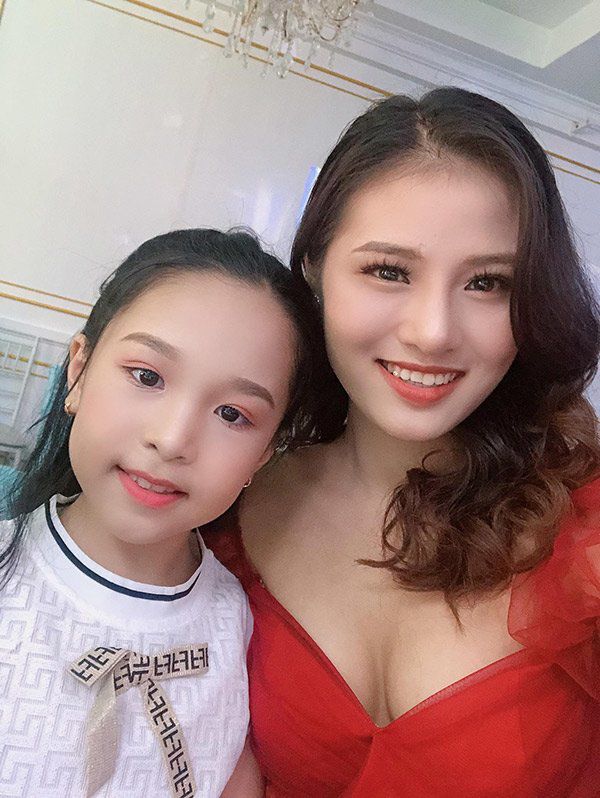 3 cô giáo Việt xinh đẹp nổi bật khi chăm trẻ, báo Trung khen ngợi hết lời