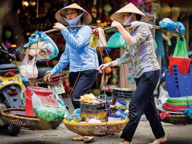 Người lao động khó khăn do COVID-19 cần làm gì để được nhận 1,8 triệu/tháng?