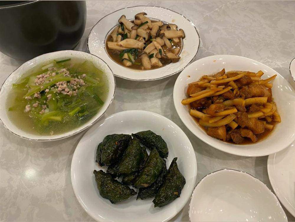 cuong do la khoe biet thu tien ty tang vo, dam thu trang dich thi la co