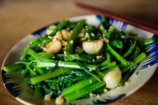 rau muong xao toi ngon, xanh gion co cach lam don gian - 6