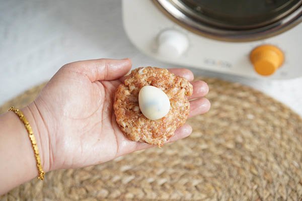 thit vien trung cut gion tan voi noi chien khong dau, ca nha lon be thich me - 6