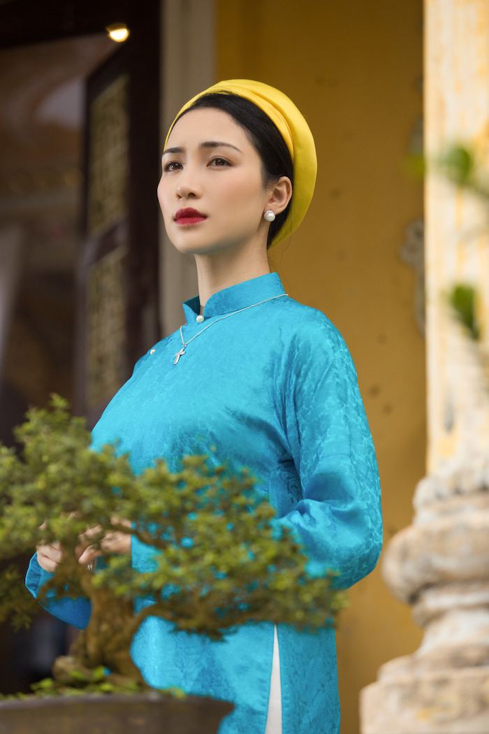 Hòa Minzy hóa Nam Phương Hoàng hậu: mất cả năm làm trang phục, riêng trang sức tốn hẳn 3 tỷ - 6