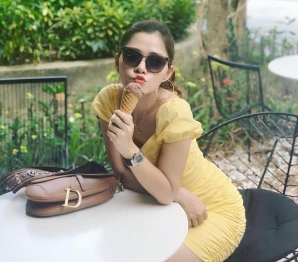 Ai ngờ Chi Pu lại có chị gái xinh đẹp, quyến rũ và chân còn dài ăn đứt cô em Ai Ngờ Chi Pu Lại Có Chị Gái Xinh Đẹp, Quyến Rũ Và Chân Còn Dài Ăn Đứt Cô Em