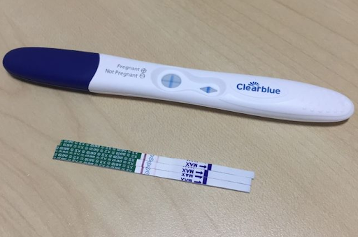 Sử dụng các loại que thử thai Quickstick, Chip chip, Clearblue, Frer đúng cách sẽ giúp bạn biết chính xác là có thai hay không. Hãy xem hình ảnh sau đó sử dụng que thử theo cách thích hợp để đạt được kết quả chính xác và chính thống.