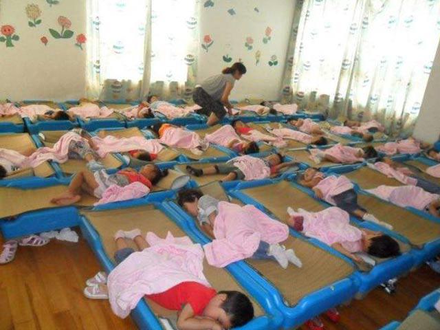 Thêm một vụ bé trai xâm phạm cơ thể bé gái, bố mẹ sởn gai ốc không dám xem hết