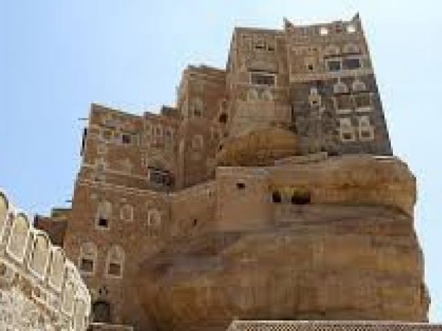 Cung điện hoàng gia trên đỉnh núi đá ở Yemen