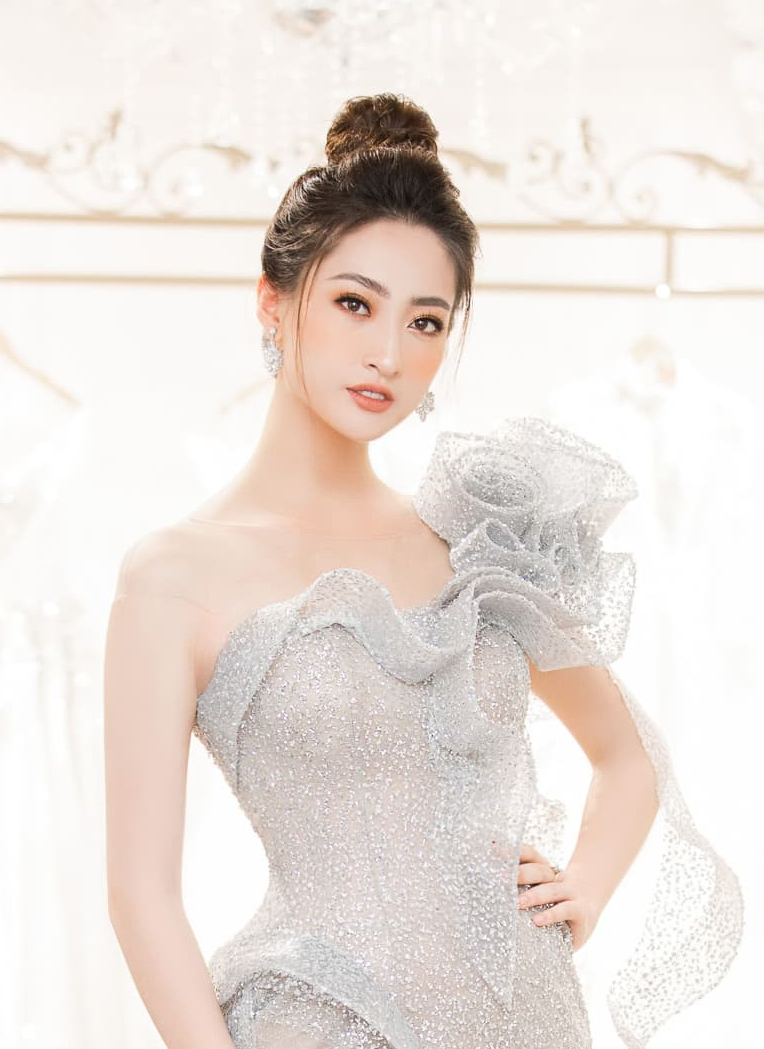 Hoa hậu Lương Thùy Linh bén duyên sàn diễn 2019 - 5