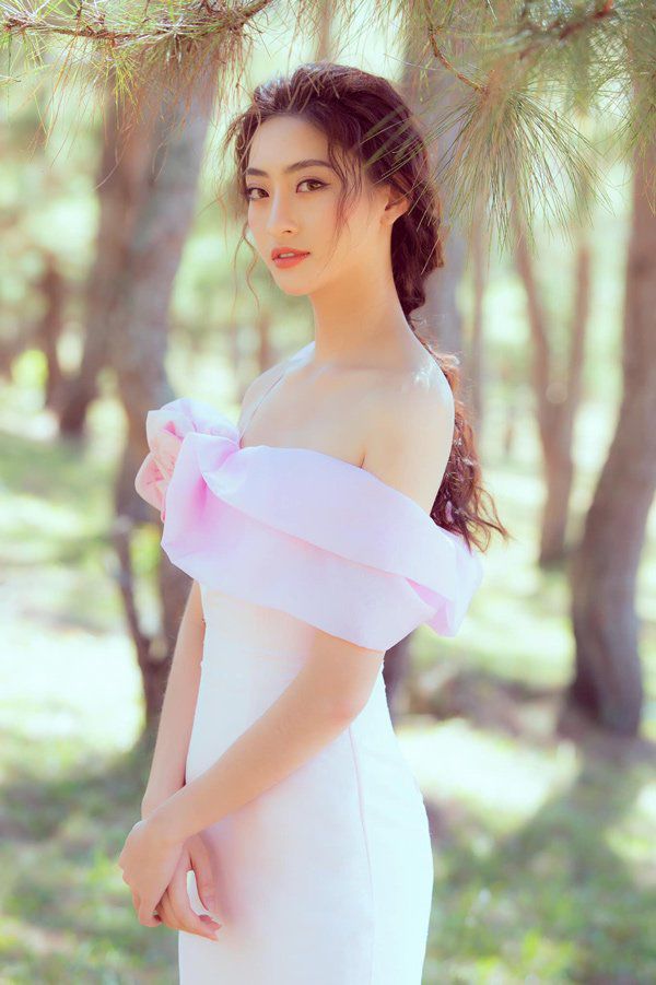 Hoa hậu Lương Thùy Linh bén duyên sàn diễn 2019 - 12