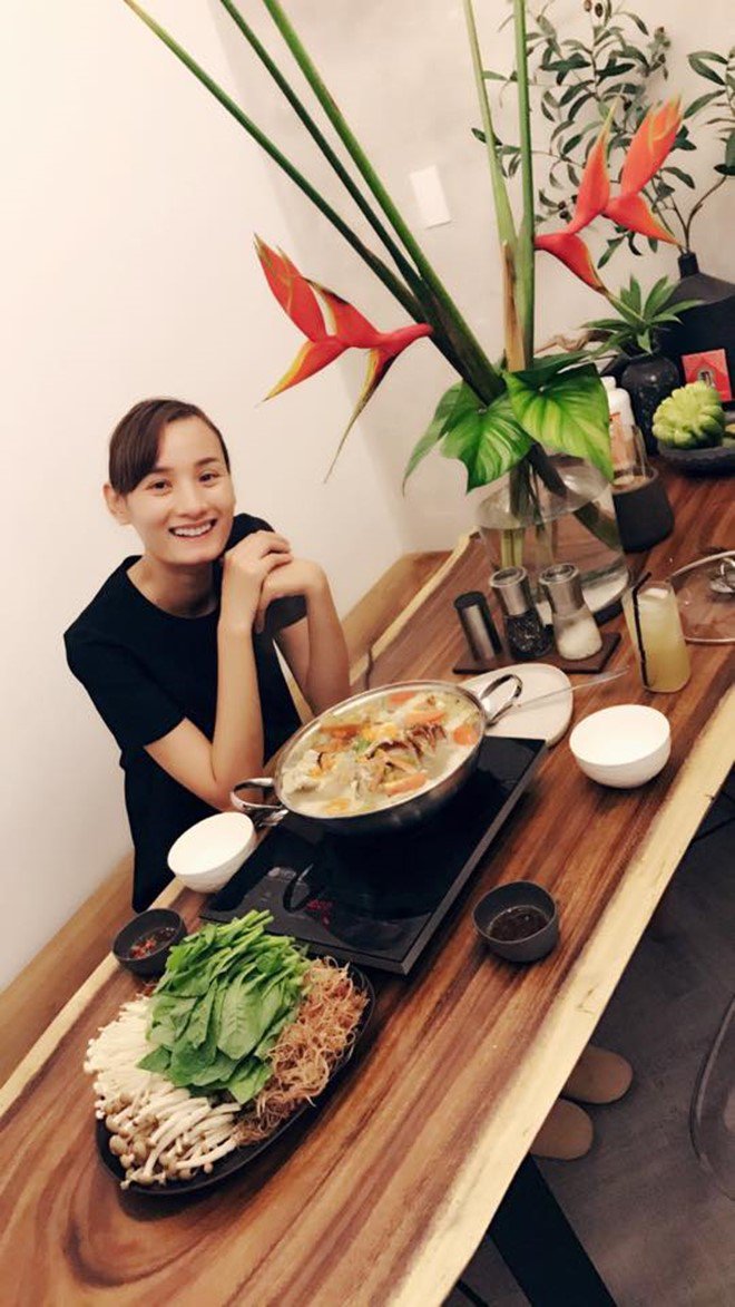 Sao vào bếp: Lê Thúy ốm vừa xuất viện, chồng diễn viên cưng chiều liền vào bếp nấu bồi bổ - 10