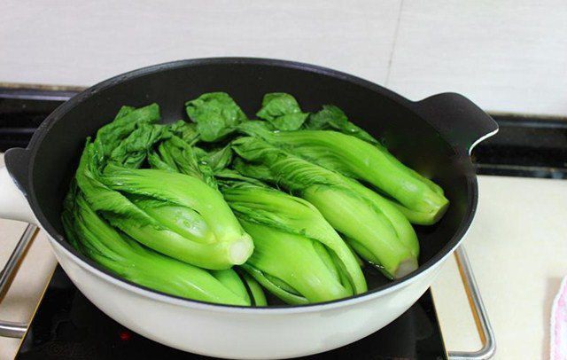 Chỉ cho muối khi làm dưa cải thật sai lầm, thêm 3 bước dưa vàng giòn, để lâu không khú - 3