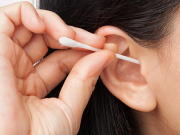 Tại sao hay ngoáy sạch, khô tai mà vẫn bị viêm tai giữa?
