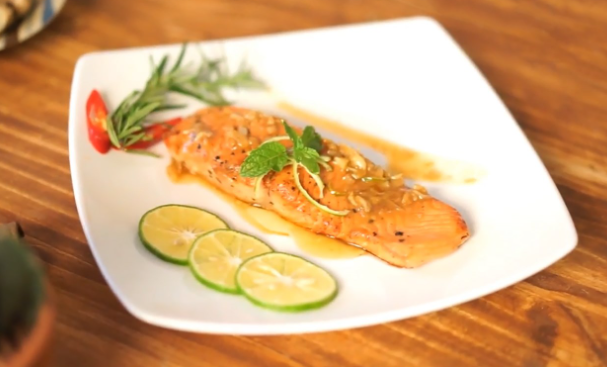 Vào bếp cùng Homefarm với món cá hồi hấp nồi cơm điện nhanh chóng, tiện lợi