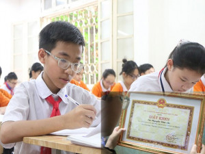 Bất ngờ gia cảnh của cậu học sinh nhặt được 70 triệu trả người đánh mất ở Hà Nội