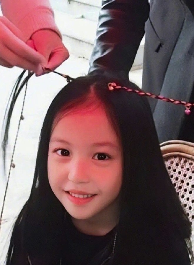 Với tên tuổi Con gái Triệu Vy 11 tuổi, ảnh gái k11 sẽ khiến bạn trầm trồ vì sự dễ thương, quyến rũ và tài năng.