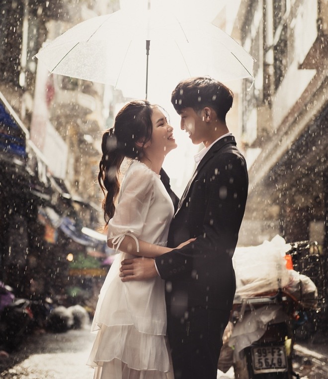 Nữ sinh Sư phạm ngày lên giảng đường tối về lo đám cưới, vừa bầu bí vừa đi học