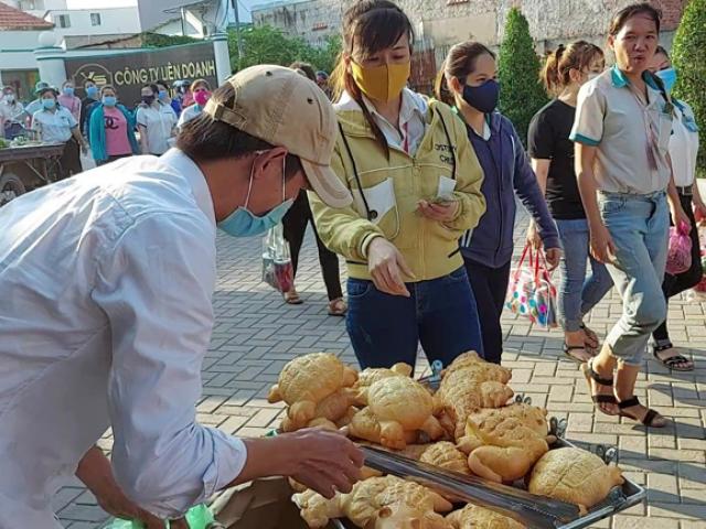 Chuyện chưa kể về người làm bánh mì bách thú ở Sài Gòn: Mỗi ngày chỉ ngủ 3 giờ
