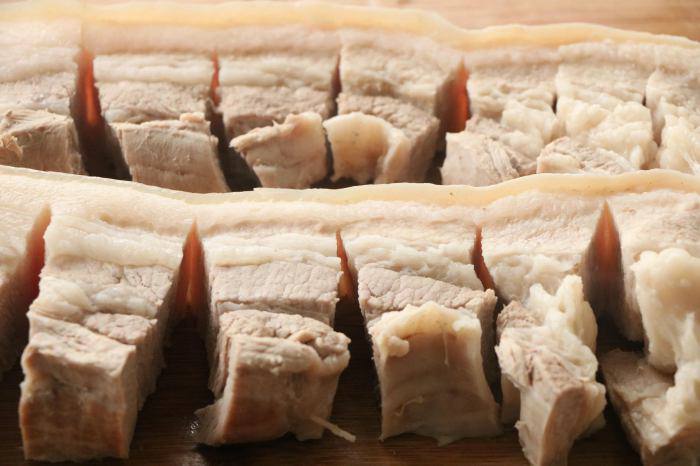 Ba chỉ quay bì giòn kiểu này mới ngon, ai nếm thử rồi chỉ muốn ăn mãi - 4
