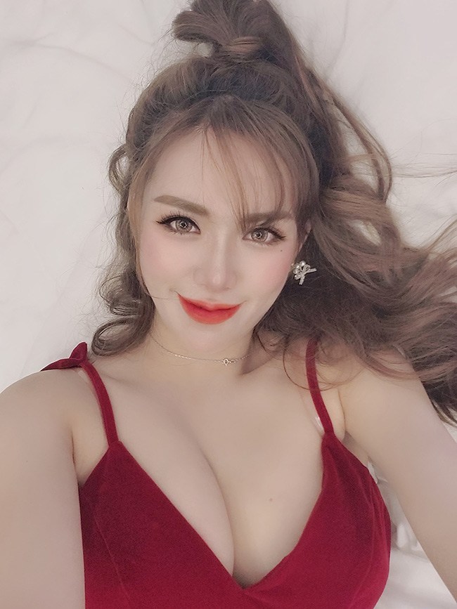 amp;#34;Cô trợ lý nóng bỏngamp;#34; của Quang Tèo đã làm mẹ 2 con, chẳng ngại khoe 3 vòng amp;#34;căng đétamp;#34; - 4