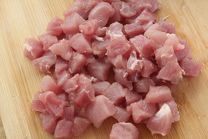 Cuối tuần, làm đĩa thịt nạc chiên sốt chua ngọt khiến cả nhà ăn mãi vẫn thèm - 1