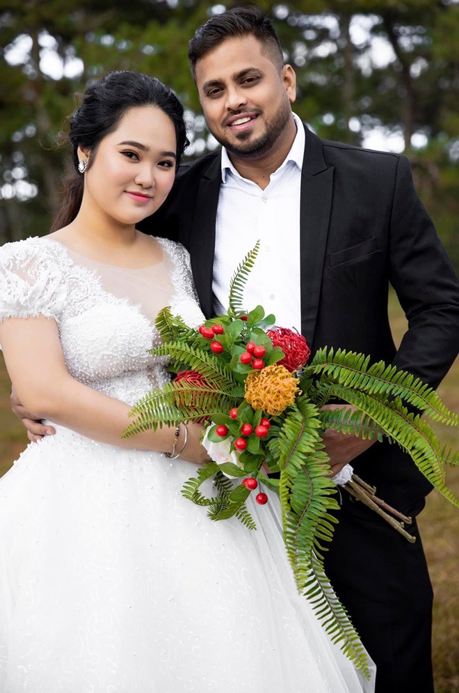 Chàng trai Ấn Độ qua nhà hỏi cưới cô gái Việt, đứng run lẩy bẩy đòi quay xe đi về