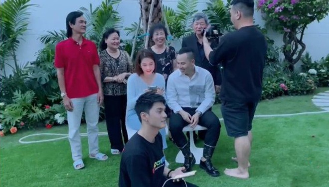 Sao Việt 24h: Mẹ Vũ Khắc Tiệp hỏi cưới Ngọc Trinh cho con, mẹ kế nàng trả lời bất ngờ - 1