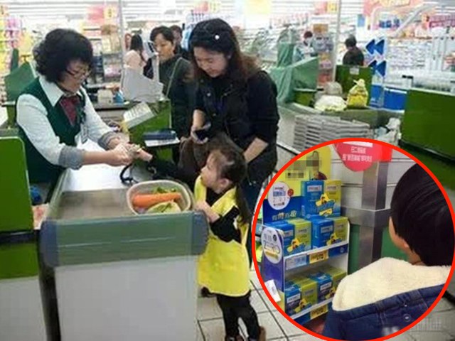 Con hỏi nhạy cảm về bao cao su giữa siêu thị, người mẹ nhanh trí trả lời chuẩn như sách
