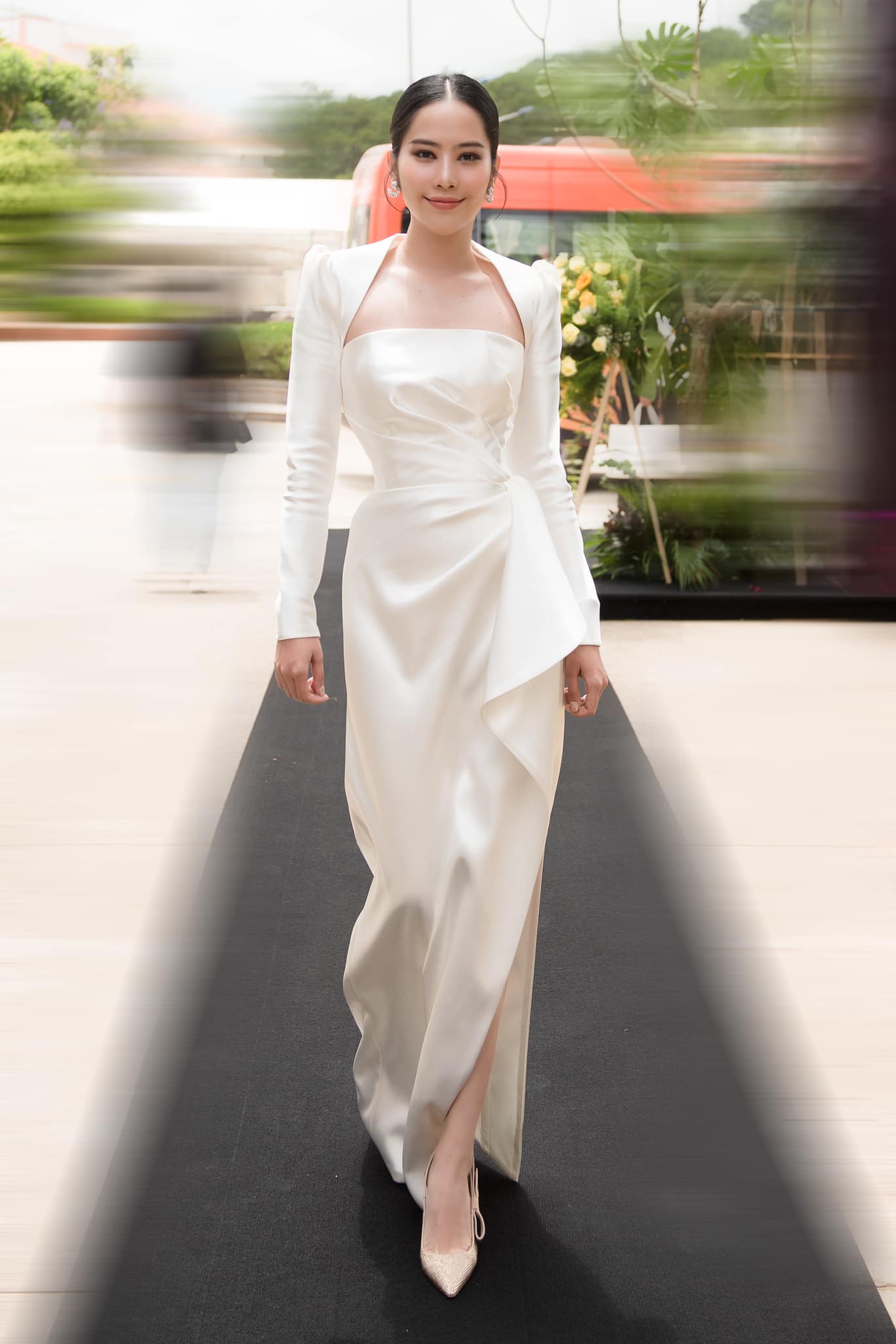 Chụp ảnh với váy trắng nhẹ nhàng  nữ tính  duyên dáng