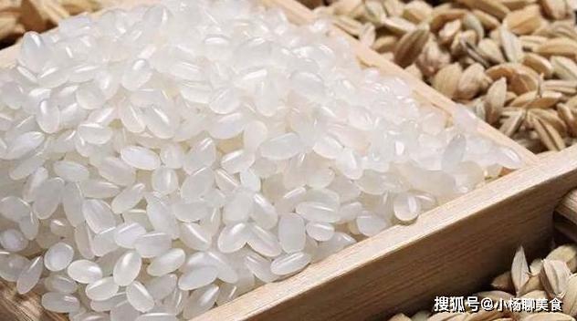 Đầu bếp chuyên nghiệp bật mí 2 chiêu giúp nấu cơm dẻo, thơm ngon - 1