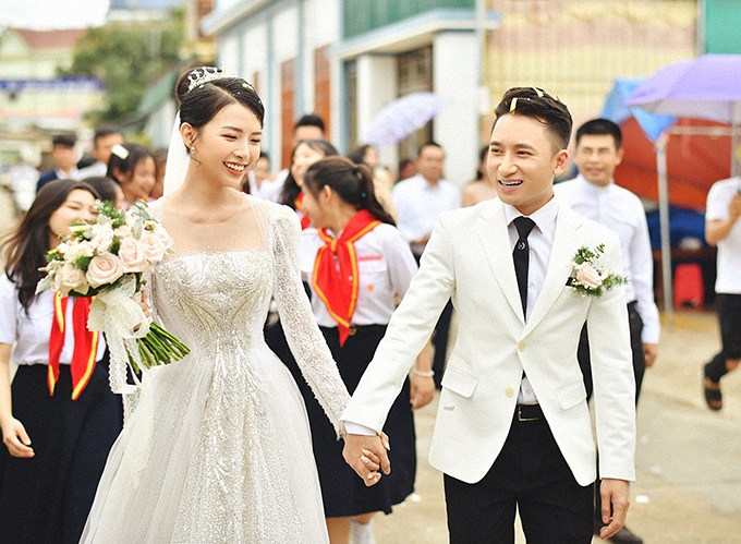 Vợ chồng Phan Mạnh Quỳnh bị thiệt hại khi thông báo hoãn cưới lần 3 vì dịch COVID-19 - 1