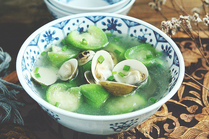 Canh mướp nấu ngao chỉ cần đơn giản thế này cũng đủ ngọt ngon, không sợ hè nóng - 9