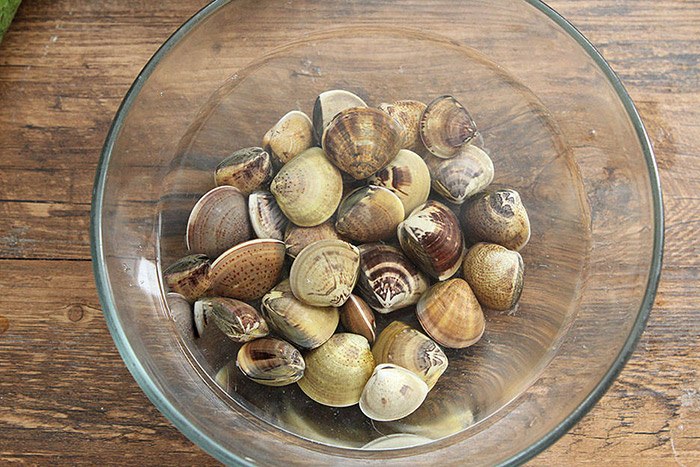 Canh mướp nấu ngao chỉ cần đơn giản thế này cũng đủ ngọt ngon, không sợ hè nóng - 3