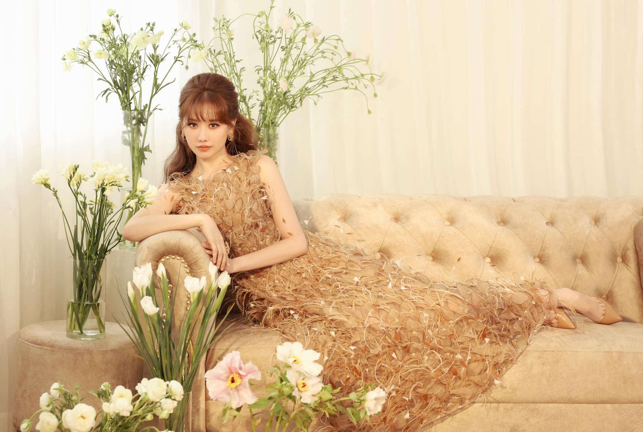 Ngày thường xinh lung linh, Hari Won - Đỗ Thị Hà makeup hàng mi chân nhện liền thêm tuổi - 1