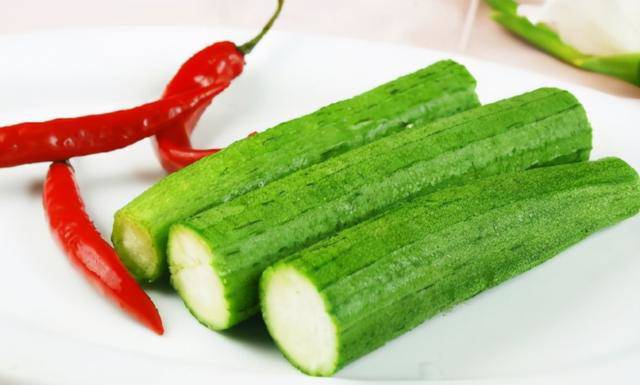 Xào mướp, đừng cho trực tiếp vào chảo dầu, thêm một bước nữa mướp xanh đẹp không thâm - 1