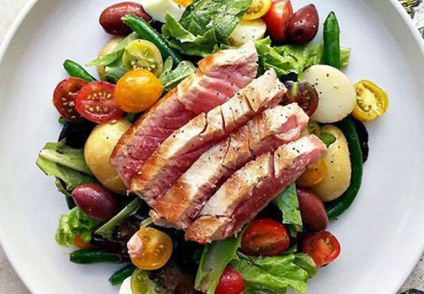 Cách làm salad cá ngừ ngon tại nhà nhiều dinh dưỡng - 10