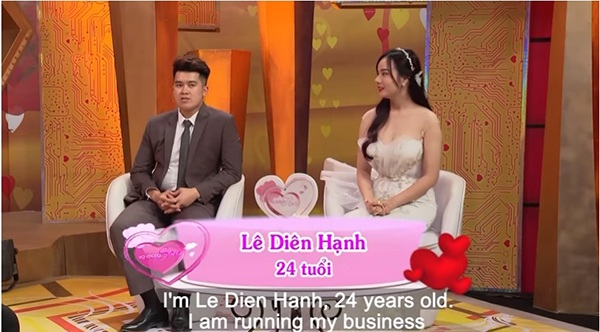 Anh chàng giăng bẫy cưa đổ hotgirl, cưới về bắt vợ báo cáo công việc một tiếng một lần
