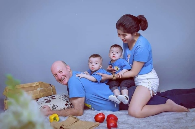 Cô gái Việt bầu đôi phải ngồi xe lăn, chồng Úc biết tin bỏ hết việc bay sang chăm sóc - 13