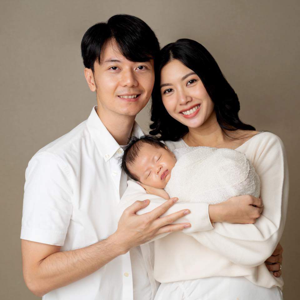 Á hậu Thuý Vân lấy chồng doanh nhân, lần đầu làm mẹ bật khóc khi thay tã - 1
