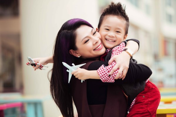 Jacky Minh Trí về Việt Nam được 4 tháng, Thanh Thảo khoe bé đủ điều kiện tốt nghiệp lớp 3 - 1