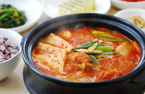 Cách nấu canh kim chi thịt bò chuẩn vị Hàn Quốc cực đơn giản - 6