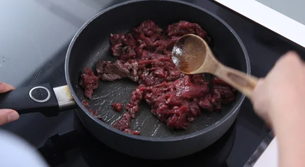 Cách nấu canh kim chi thịt bò chuẩn vị Hàn Quốc cực đơn giản - 4