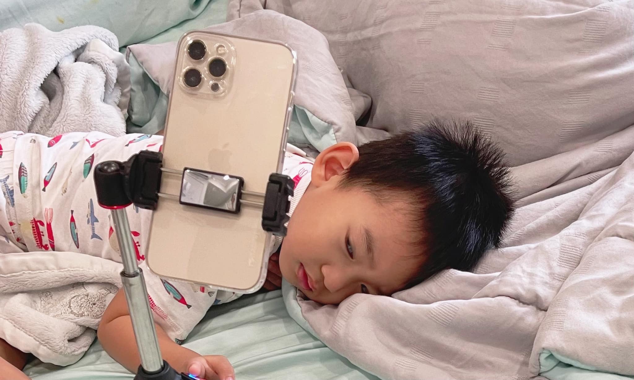 Cô giáo mầm non say sưa giảng, con trai Lương Thế Thành ngủ gật ngon lành, ai cũng thương - 1