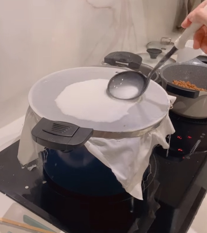 Vợ Cường Đôla làm món bánh quê đãi chồng, đại gia phố núi khoe amp;#34;quá hợpamp;#34; đồ Lạng Sơn - 5