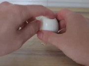 Clip Eva - Dùng cây kim chọc một lỗ nhỏ bên trên trái ngược trứng trước lúc luộc, điều ấn tượng này tiếp tục xảy ra