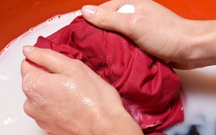 5 loại quần áo tuyệt đối không cho vào máy giặt vì không hỏng quần áo cũng nhanh hỏng máy - 5