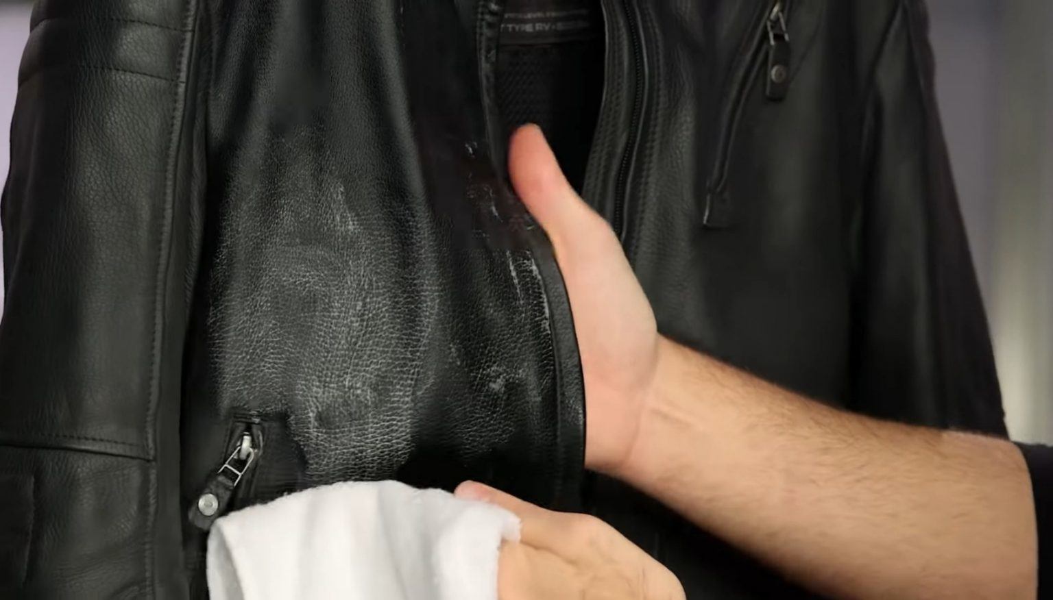 5 loại quần áo tuyệt đối không cho vào máy giặt vì không hỏng quần áo cũng nhanh hỏng máy - 6